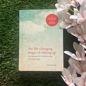 The life-Changing Magic of Tidying Up: Marie Kondo (Hardcover 📖 Book)